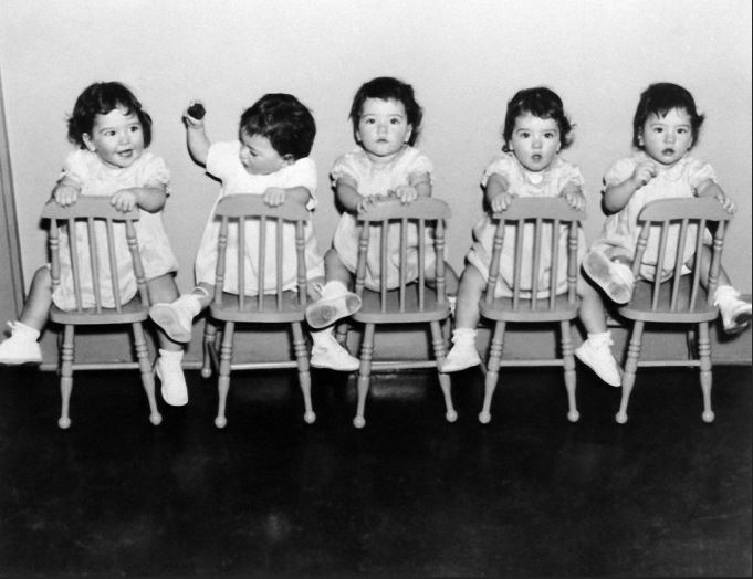 На фото: Сёстры: Анетт, Сесиль, Эмили, Мари и Ивонн в 1936 году.