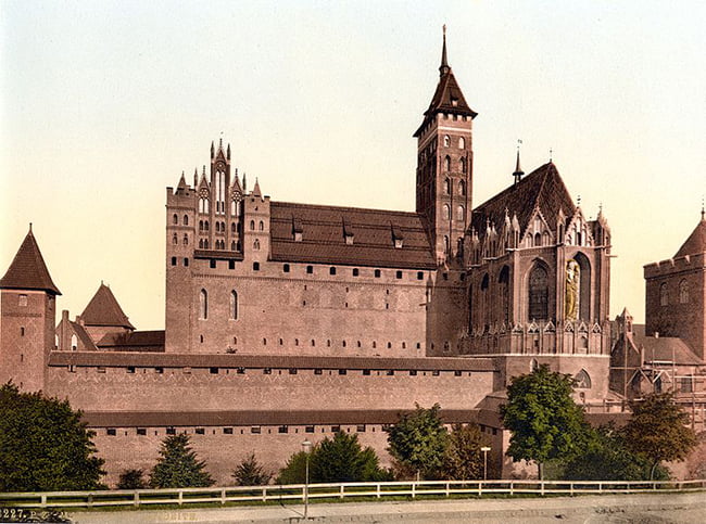 Фотография замка начала XX века.